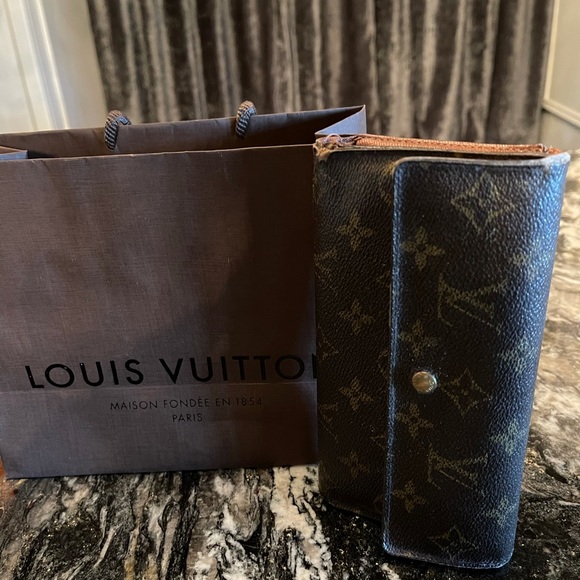 Authentic Louis Vuitton wallet - Picture 5 of 6
